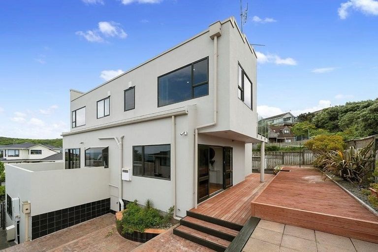 Photo of property in 9 Bury Grove, Strathmore Park, Wellington, 6022