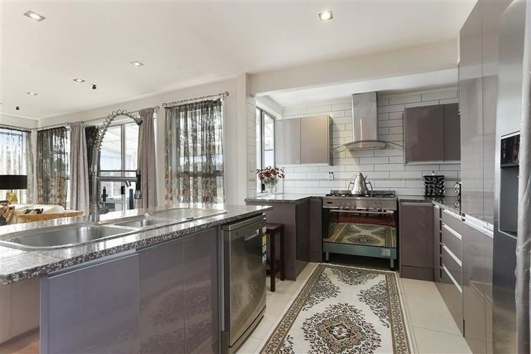 Photo of property in 17 Radiata Lane, Chatswood, Auckland, 0626