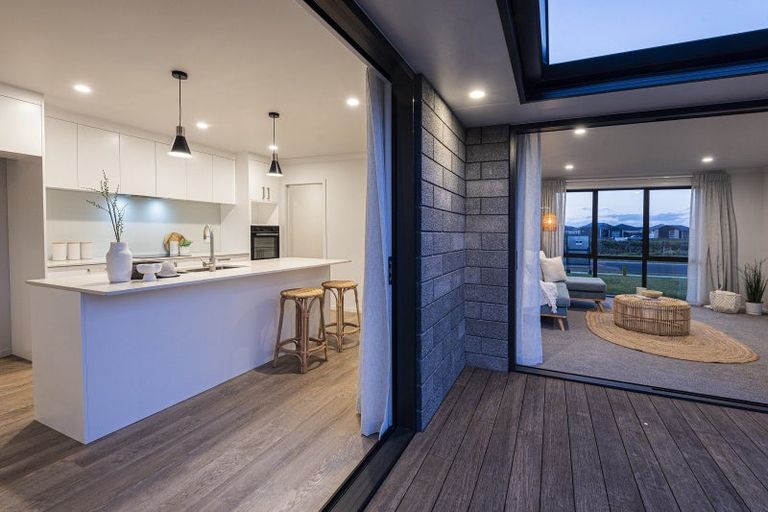 Photo of property in 71 Kaurinui Crescent, One Tree Point, 0118