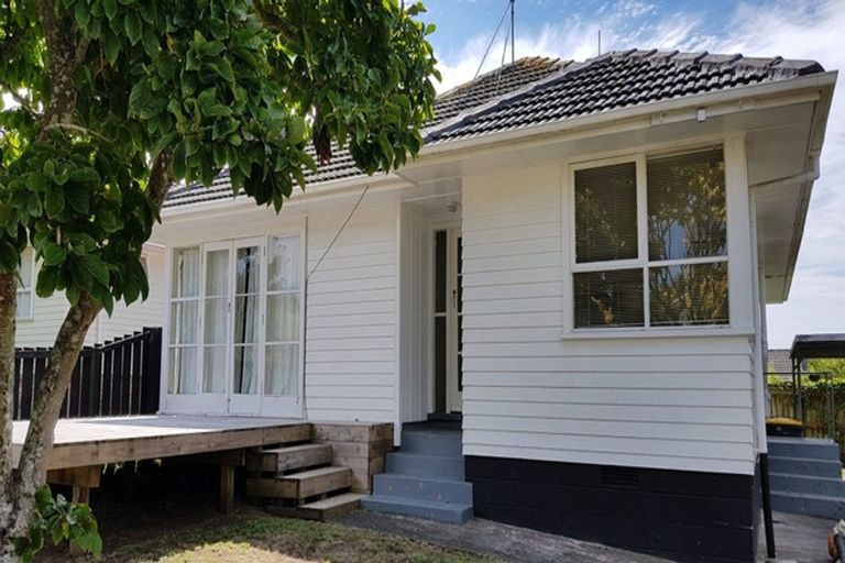 Photo of property in 11 Ussher Place, Pakuranga Heights, Auckland, 2010