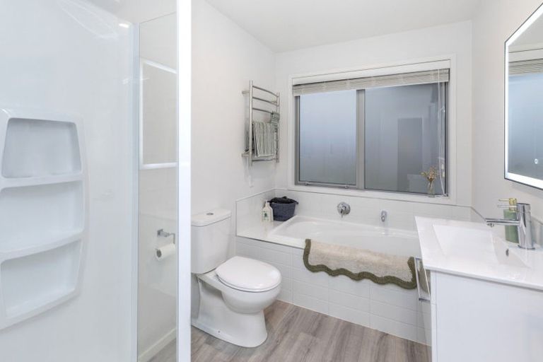 Photo of property in 28 Evelyn Crescent, Marshland, Christchurch, 8083