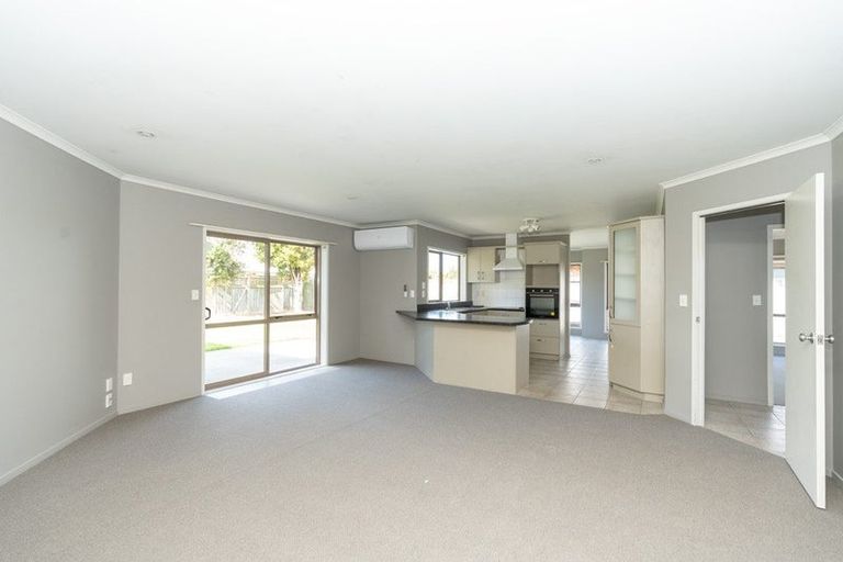 Photo of property in 12 Wakefield Place, Rototuna North, Hamilton, 3210