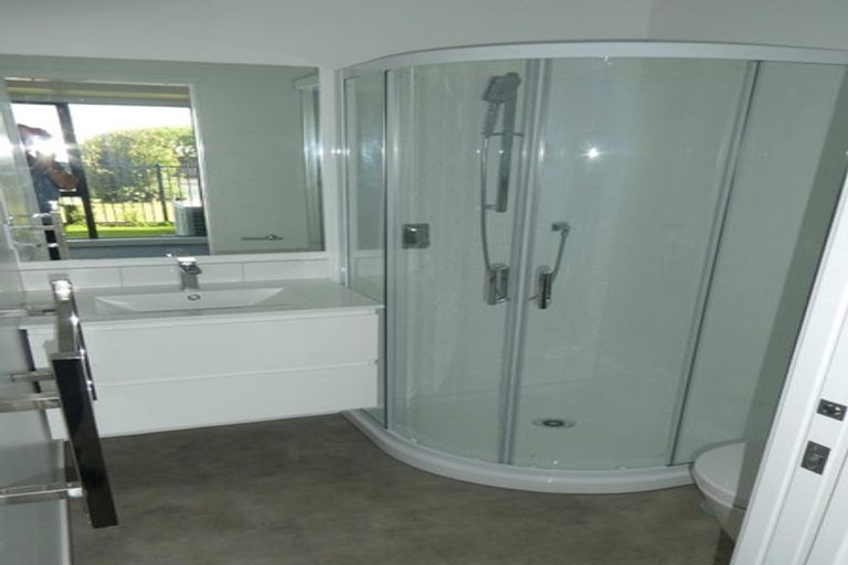 Photo of property in 2/504 Don Buck Road, Massey, Auckland, 0614