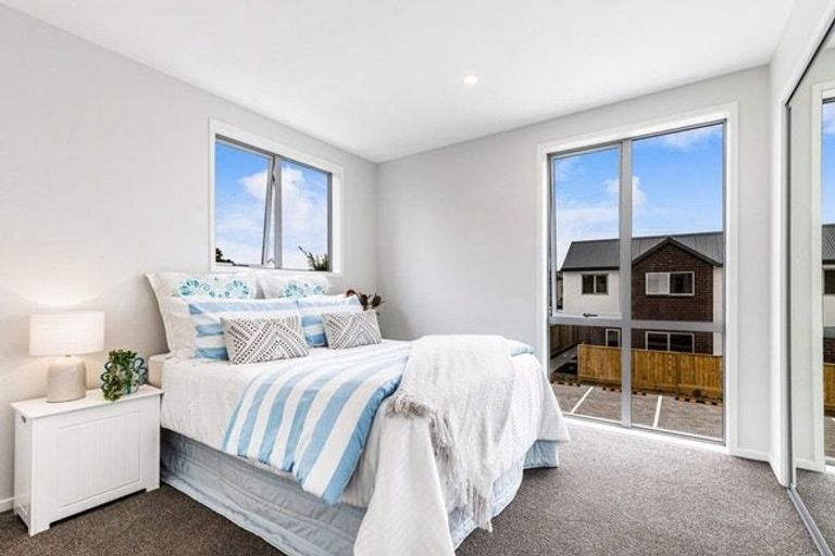 Photo of property in 2/51 Wharf Road, Te Atatu Peninsula, Auckland, 0610
