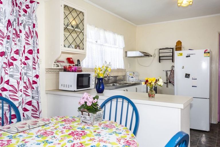 Photo of property in 2/353 Saint Aubyn, Moturoa, New Plymouth, 4310