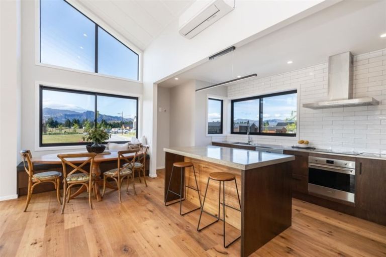 Photo of property in 17 Obelisk Street, Wanaka, 9305