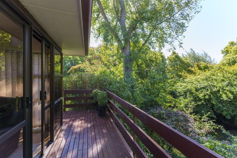 Photo of property in 85 Avonhead Road, Avonhead, Christchurch, 8042