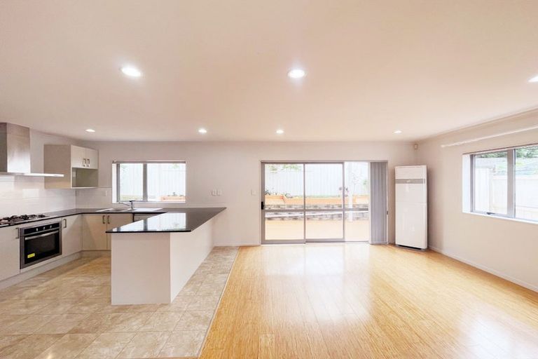 Photo of property in 22f Manuka Road, Glenfield, Auckland, 0629