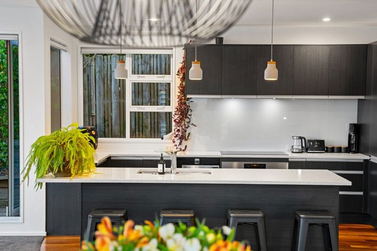 Photo of property in 11 Landvale Court, Browns Bay, Auckland, 0630