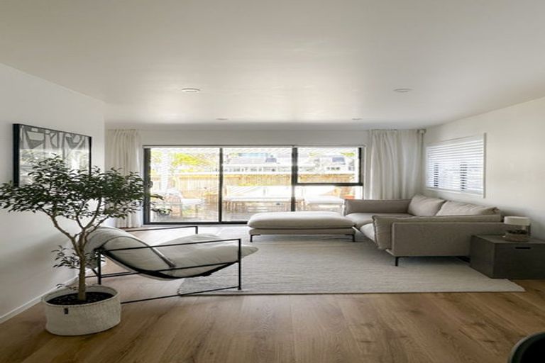 Photo of property in 94e Bay Street, Red Beach, 0932