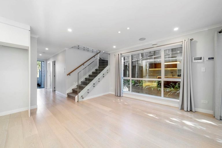 Photo of property in 123a Forrest Hill Road, Forrest Hill, Auckland, 0620