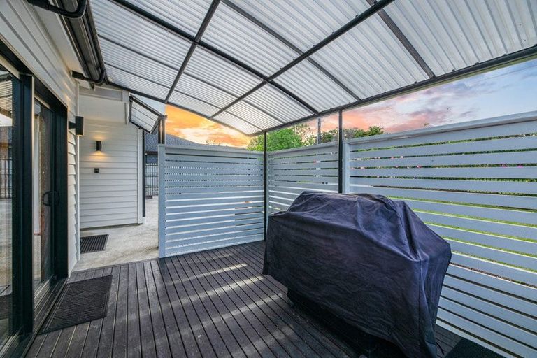 Photo of property in 5a Woodside Road, Massey, Auckland, 0614