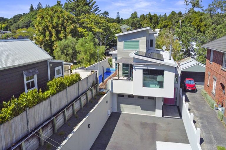 Photo of property in 10 Pendarves Street, New Plymouth, 4310