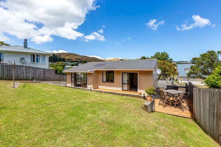 Photo of property in 15 Kalingo Street, Waitangirua, Porirua, 5024