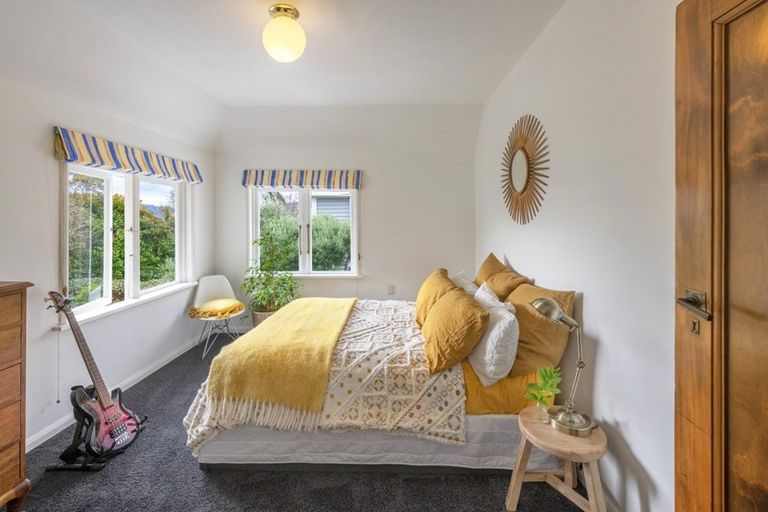 Photo of property in 130 Karori Road, Karori, Wellington, 6012