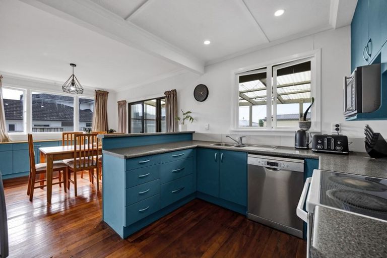 Photo of property in 207 South Road, Spotswood, New Plymouth, 4310