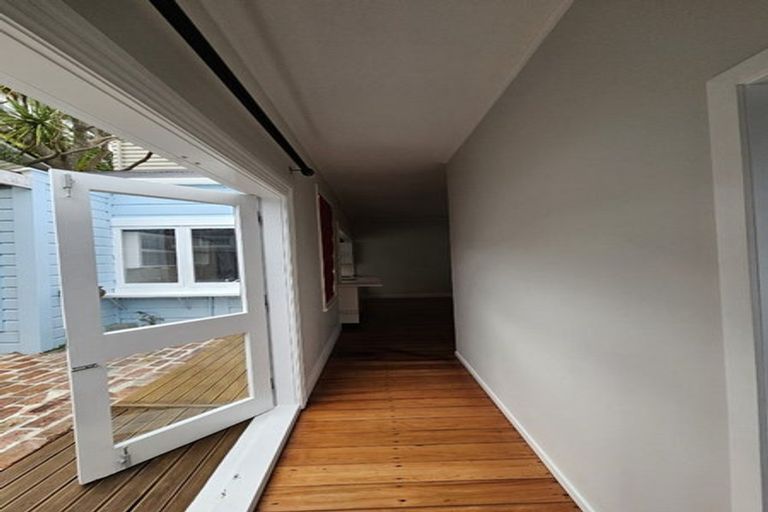 Photo of property in 105 Elizabeth Street, Mount Victoria, Wellington, 6011