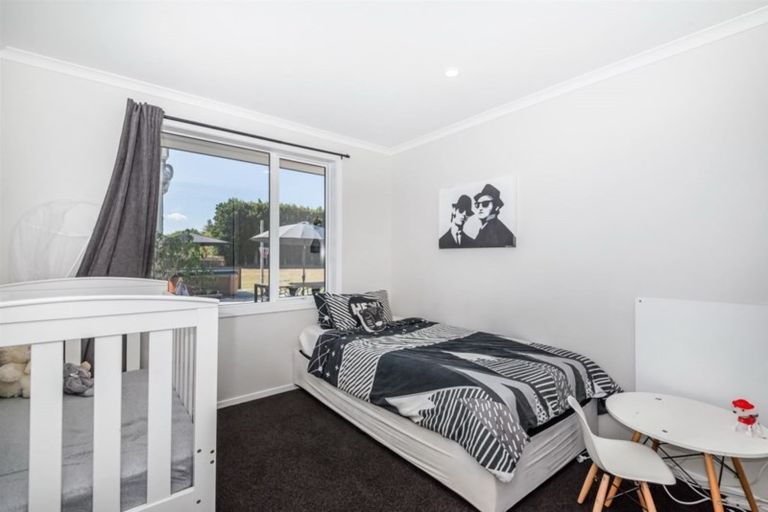 Photo of property in 773 Waitakere Road, Kumeu, 0891