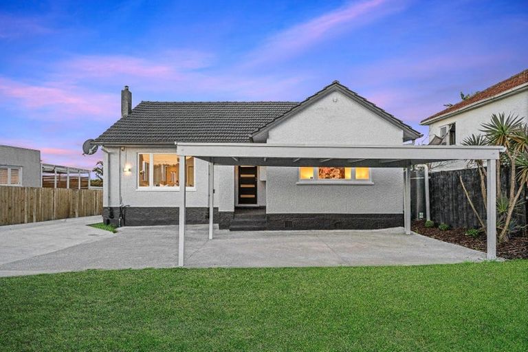 Photo of property in 4029 Great North Road, Glen Eden, Auckland, 0602