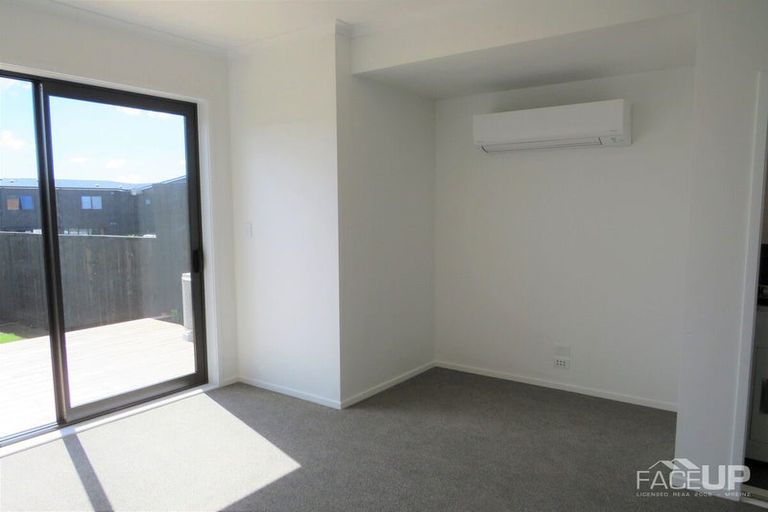 Photo of property in 9/1 Scott Road, Hobsonville, Auckland, 0616