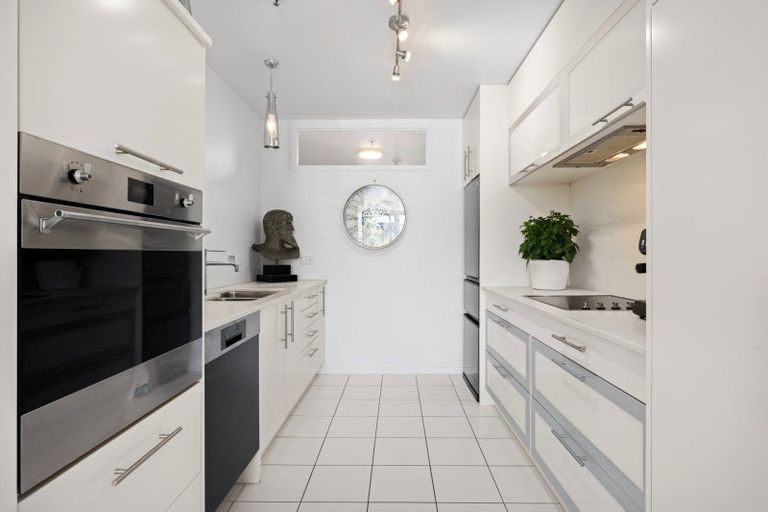 Photo of property in 10/74 Oriental Parade, Oriental Bay, Wellington, 6011