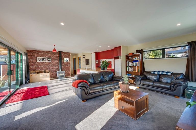 Photo of property in 2 Hector Close, Kingston, Athol, 9793