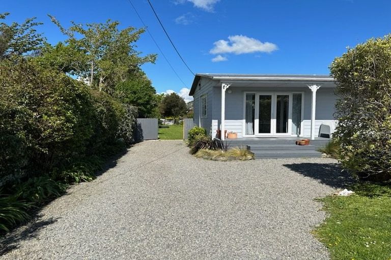 Photo of property in 1 Farrier Grove, Featherston, 5710