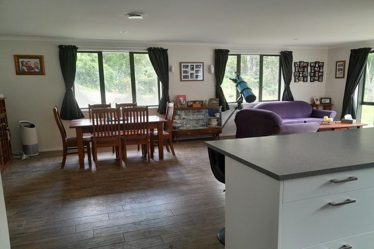 Photo of property in 296 Forest Hill Road, Waiatarua, Auckland, 0612