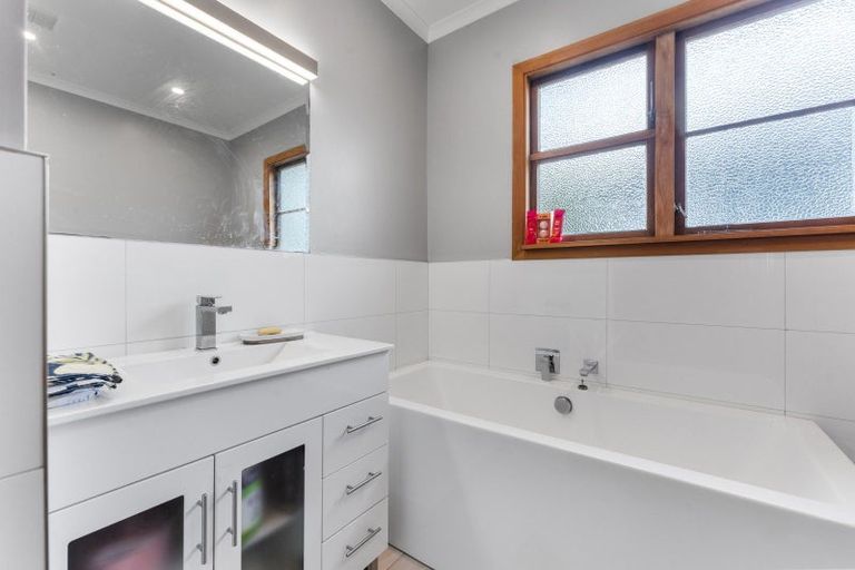 Photo of property in 63 Brightwater Terrace, Terrace End, Palmerston North, 4410