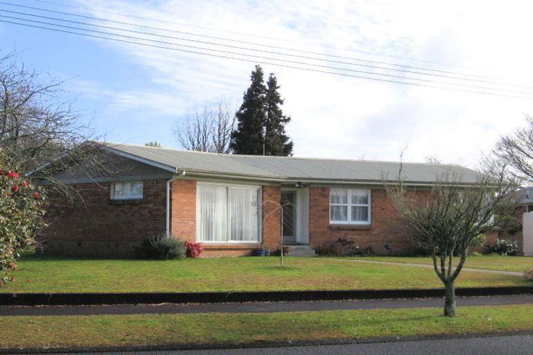 Photo of property in 18 Macmurdo Avenue, Glenview, Hamilton, 3206