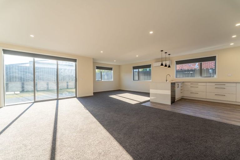 Photo of property in 20c Beach Road, Castor Bay, Auckland, 0620