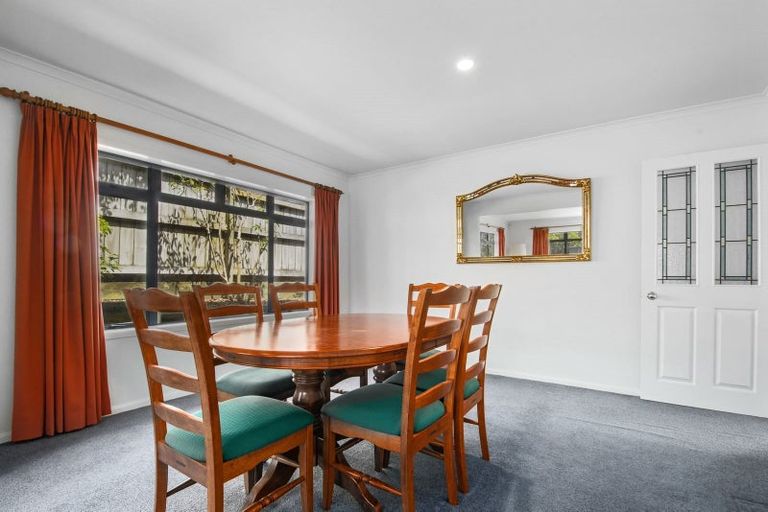 Photo of property in 11 Rosetti Rise, West Harbour, Auckland, 0618