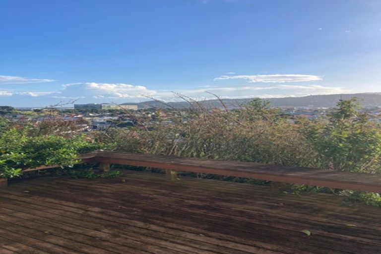 Photo of property in 10 Westview Grove, Miramar, Wellington, 6022