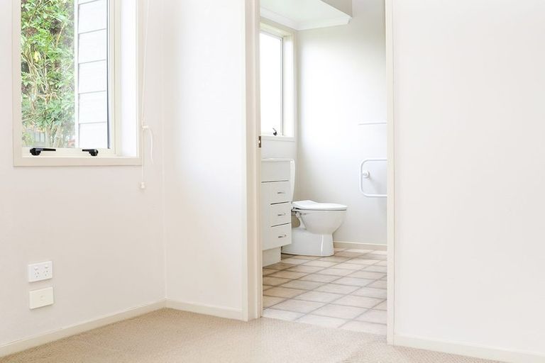 Photo of property in 41 Caulfield Place, Pukehangi, Rotorua, 3015