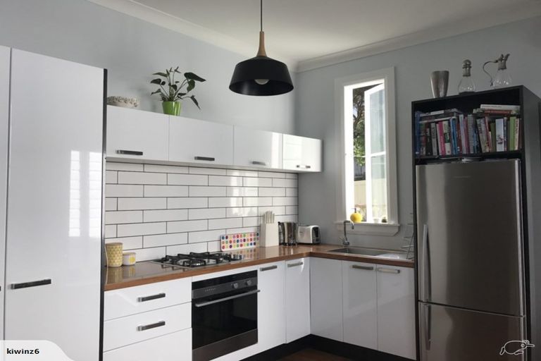 Photo of property in 7 Royal Street, Berhampore, Wellington, 6023