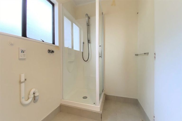 Photo of property in 2/15 Ward Crescent, Te Atatu Peninsula, Auckland, 0610