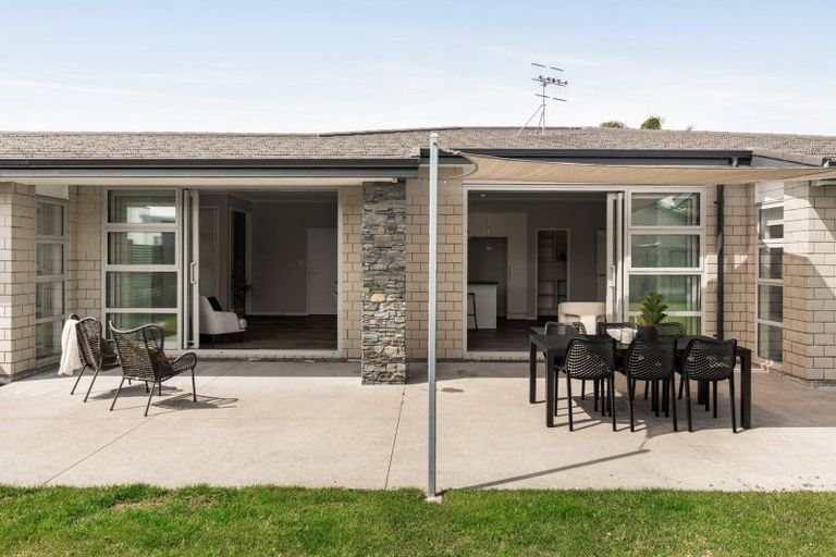 Photo of property in 15 Selliera Place, Papamoa Beach, Papamoa, 3118