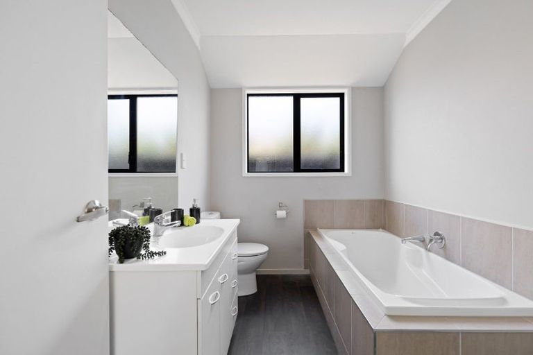 Photo of property in 13 Chadwick Place, Rototuna North, Hamilton, 3210