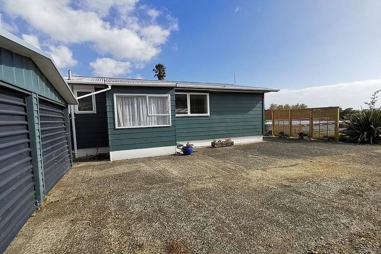 Photo of property in 9 Whaka Street, Maungaturoto, 0520
