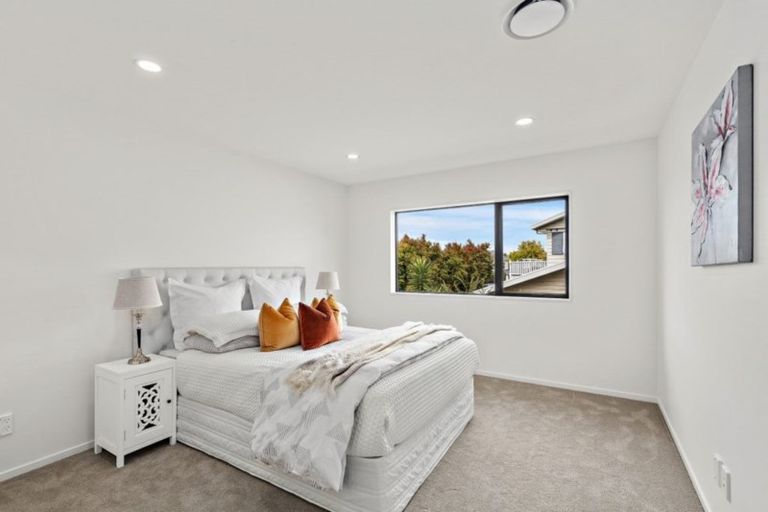 Photo of property in 46 Marina View Drive, West Harbour, Auckland, 0618