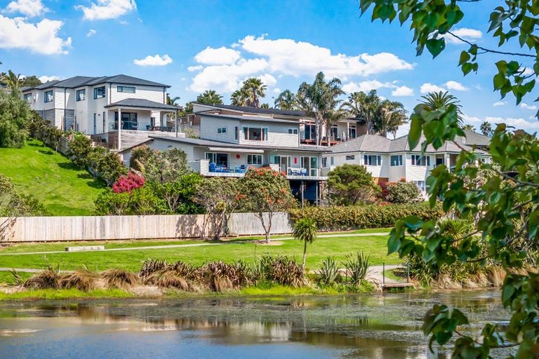 Photo of property in 17 Hawaiian Parade, Arkles Bay, Whangaparaoa, 0932