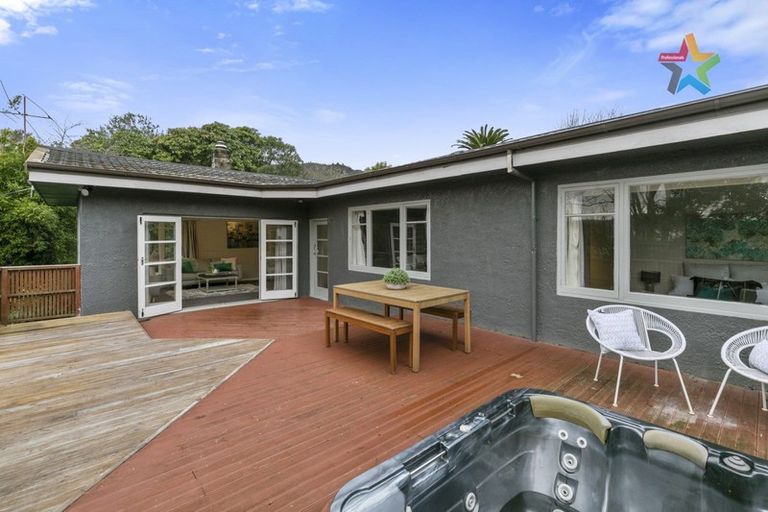 Photo of property in 404 Stokes Valley Road, Stokes Valley, Lower Hutt, 5019