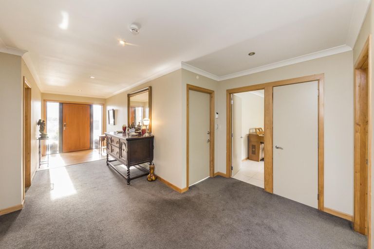 Photo of property in 56 Ruapehu Drive, Fitzherbert, Palmerston North, 4410
