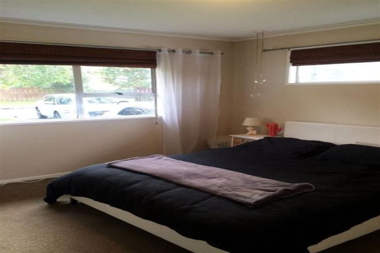 Photo of property in 16 Jenanne Place, Totara Vale, Auckland, 0629