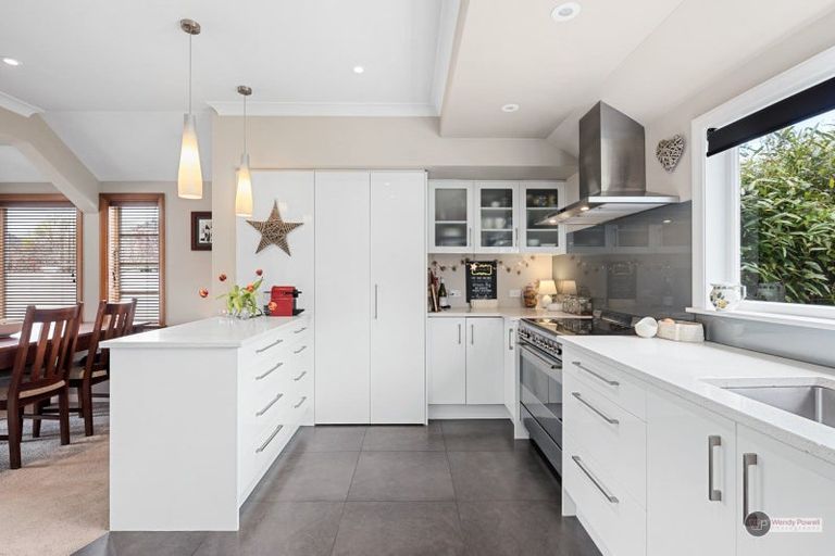 Photo of property in 24 Willoughby Street, Woburn, Lower Hutt, 5010