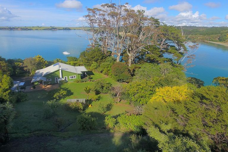 Photo of property in 219 Wade River Road, Wade Heads, Whangaparaoa, 0932