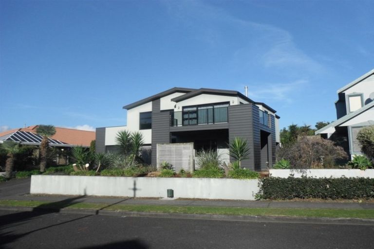 Photo of property in 2 Kawaroa Close, New Plymouth, 4310