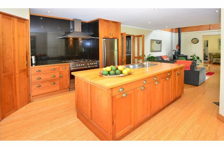 Photo of property in 275a Rimmer Road, Helensville, 0875