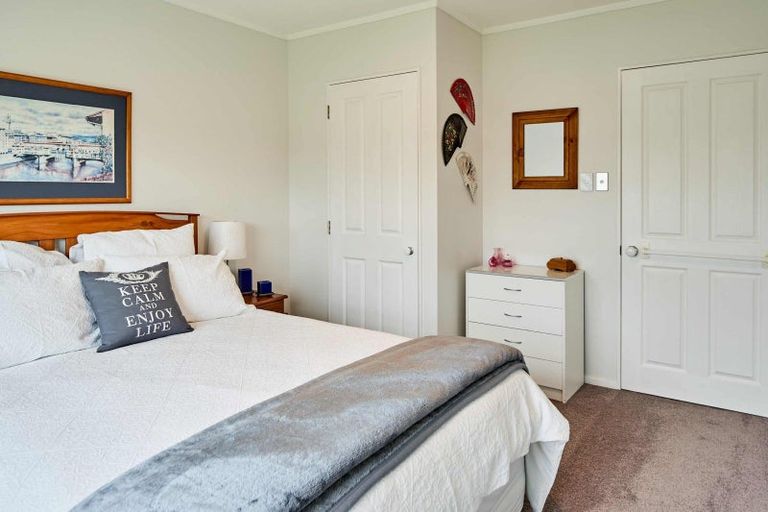 Photo of property in 19 Samwell Drive, Whitby, Porirua, 5024