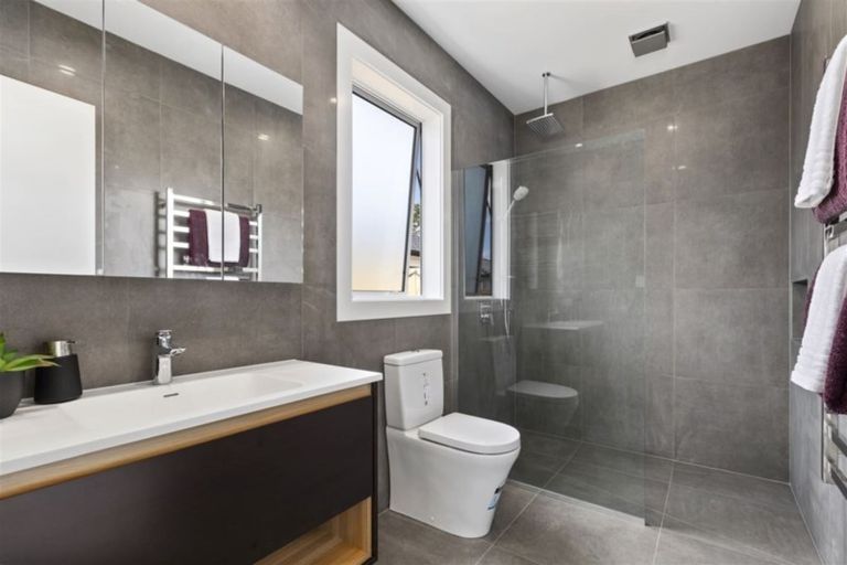 Photo of property in 13 Vinistra Road, Kumeu, 0810